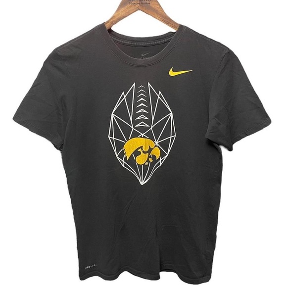 Nike Other - the University of Iowa Hawkeyes crewneck College Sports football casual T-shirt
